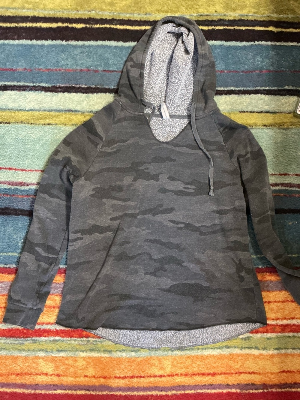 Women's Gray Camo Pullover Hoodie Large